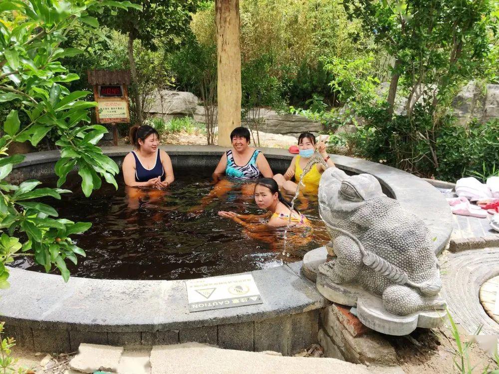 德百温泉网红项目如何吸引小吃摊主？