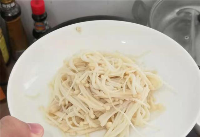 在家养金针菇能盈利吗简便赚钱之道揭秘