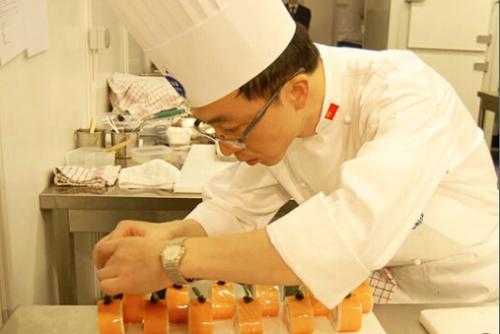 在日本当厨师赚钱吗一年收入大概多少