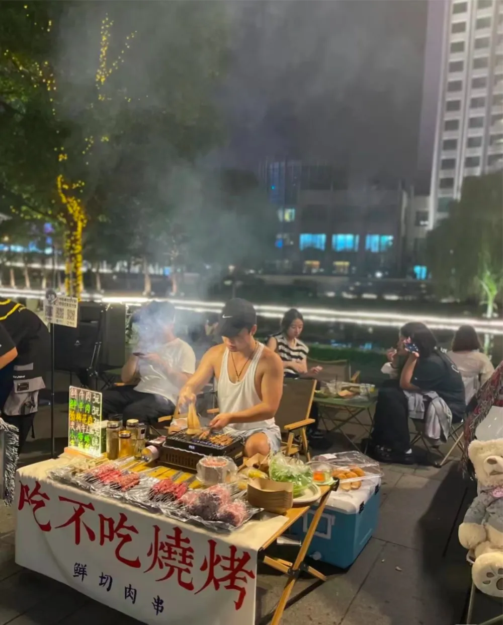 凌晨五点摆摊真的能赚钱吗摆摊生活视频与图片揭秘