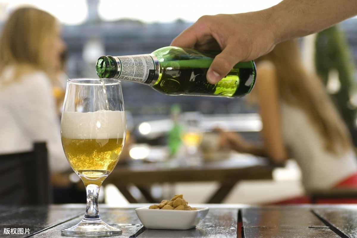 哪些网红靠喝啤酒赚得盆满钵满