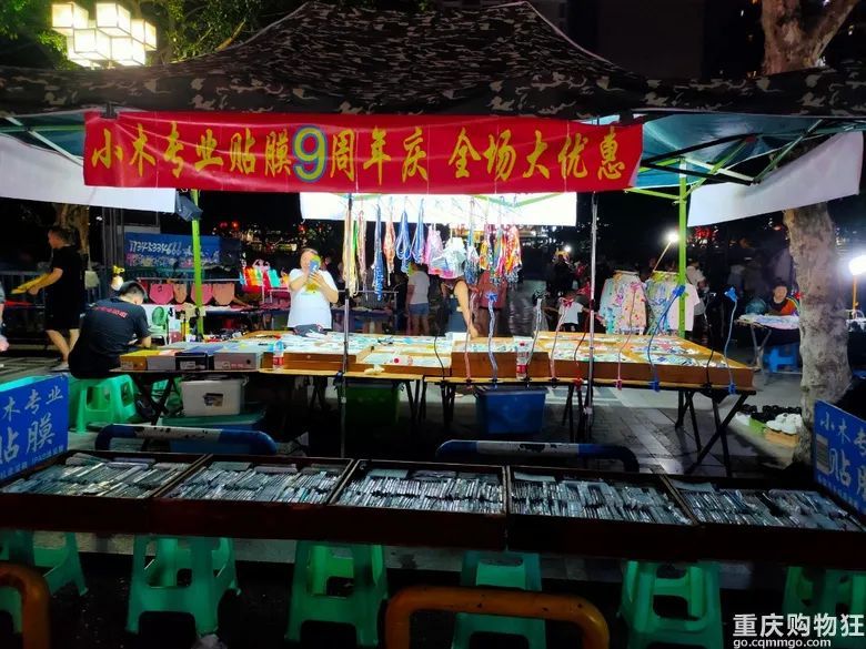 夜市赚钱胜门面摊位租赁性价比探究
