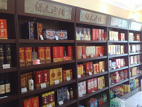 哪些地方卖烟酒展柜更赚钱定制展示柜的商机何在