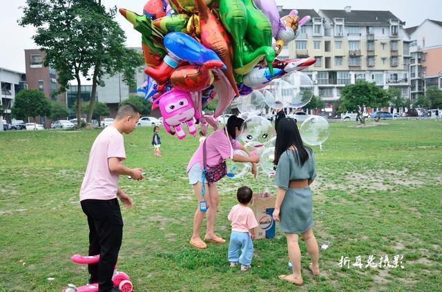 哪些小玩具能让地摊生意兴隆精选摆摊热销玩具推荐