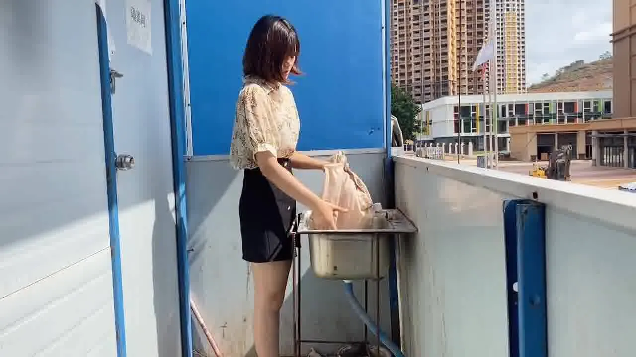女生在工地做门窗赚钱吗小工的日常工作解析
