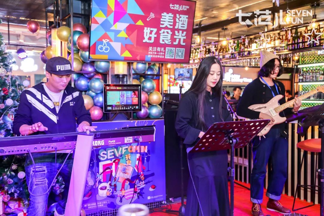 女性酒吧外场工作真的能赚钱吗外场工作指什么