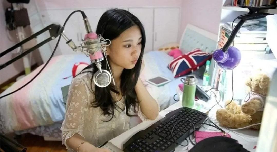 女生在猫耳直播真的能赚钱吗猫耳主播收入揭秘