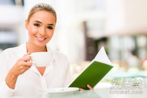 女性靠颜值能否成就事业探讨颜值在行业中的影响力