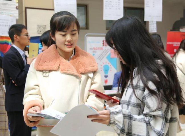 女生选择美容行业赚钱吗美容专业月薪水平揭秘