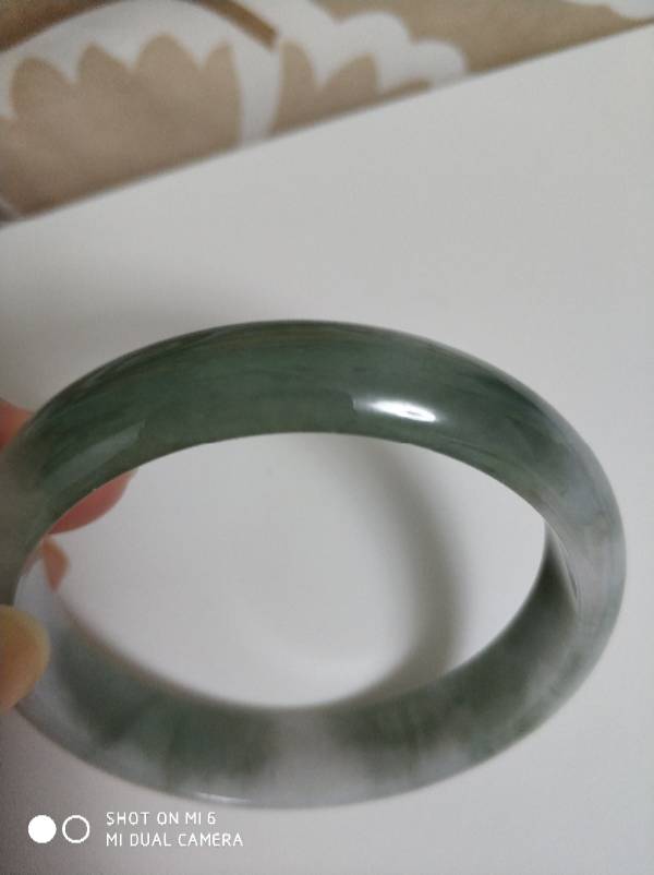 摆摊卖玉手镯真的能在大理赚钱吗真伪鉴别难吗