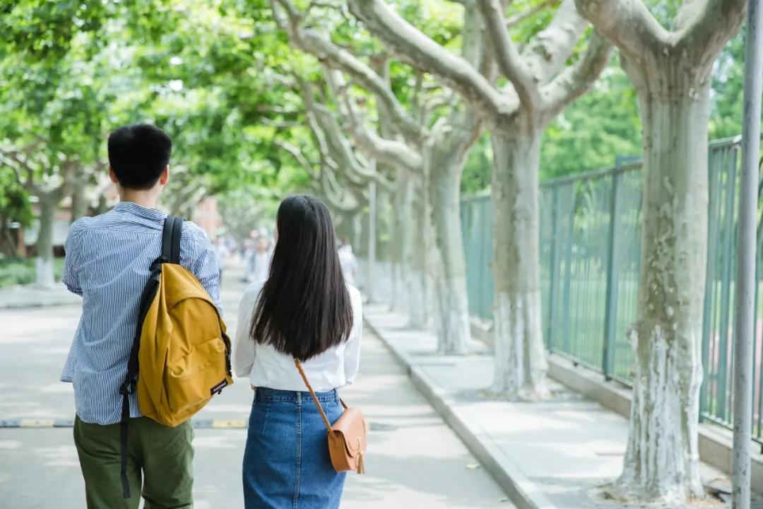 成都女孩哪些工作赚钱多女生赴成都求职攻略