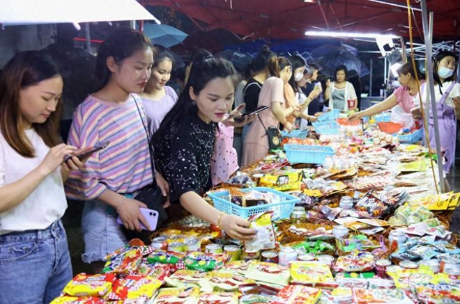 摆摊卖蛋糕夜市赚钱之道