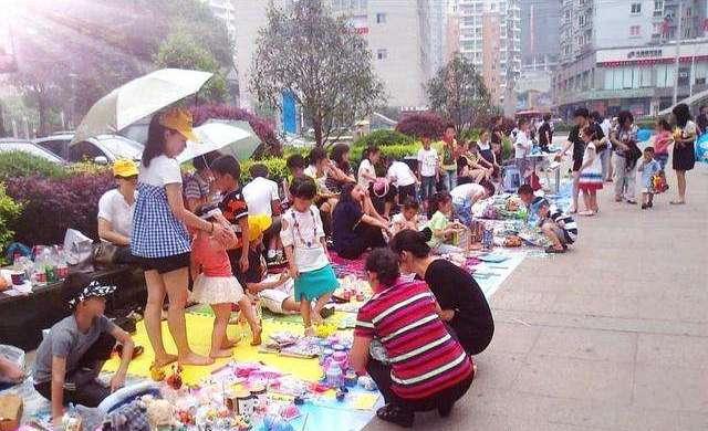 摆地摊选什么商品最赚钱哪些项目值得尝试