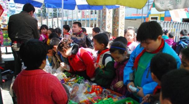 校园门口夏天热卖品哪些小生意最受学生欢迎