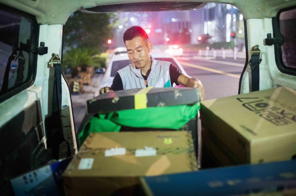 杭州大姐开货车赚钱吗货车司机收入探究