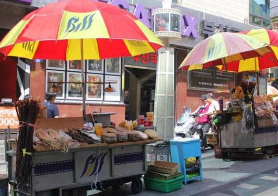 摆摊卖甜品真的能赚钱吗街头甜品摊经营现状探讨