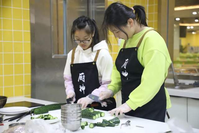 校园厨艺能赚钱在校烹饪的故事揭秘