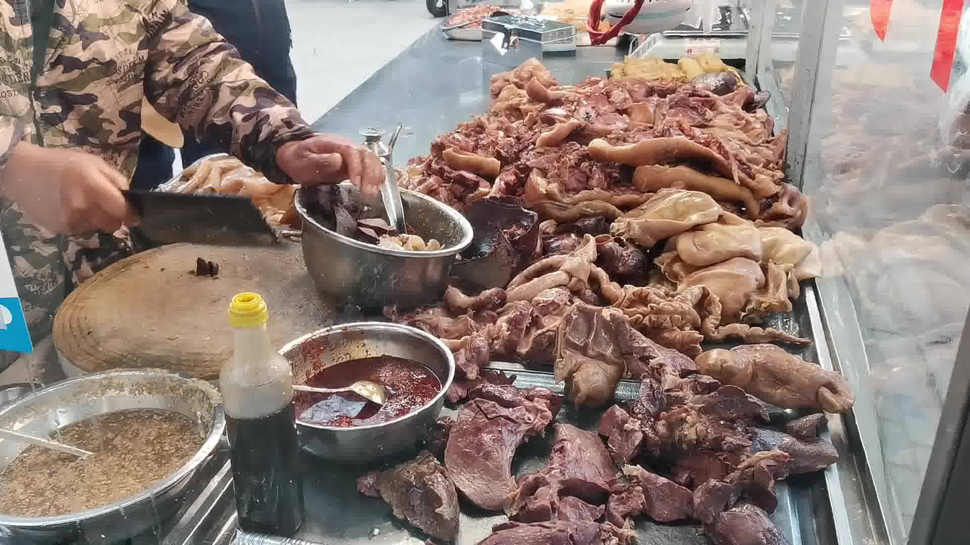 摆摊卖卤肉真的能赚钱吗老家地摊卤肉生意探究