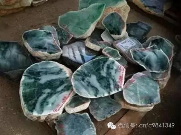 摆地摊卖翡翠原石真的能盈利吗玉石销售利润如何