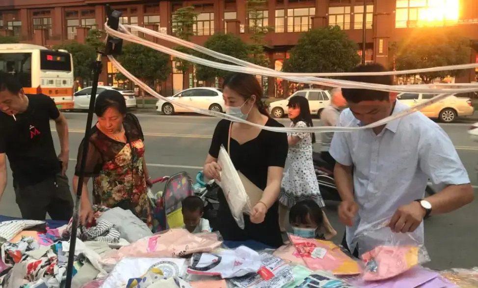 摆摊卖童装在惠州能否盈利市场前景浅析