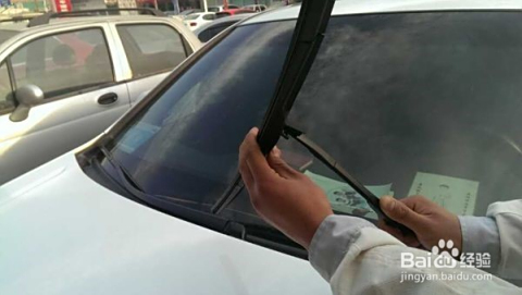 十代雅阁车主如何自己更换雨刮器