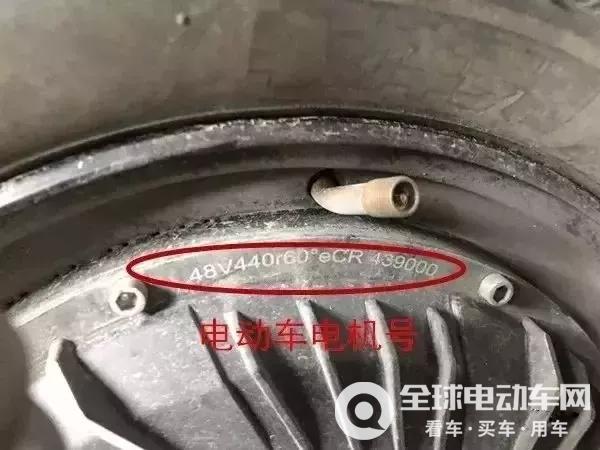 十代思域雨刷喷水马达位置在哪喷水电机怎么找