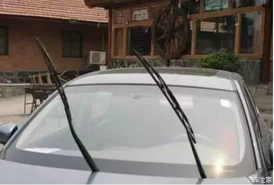 四代帝豪雨刷器翘起怎么解决