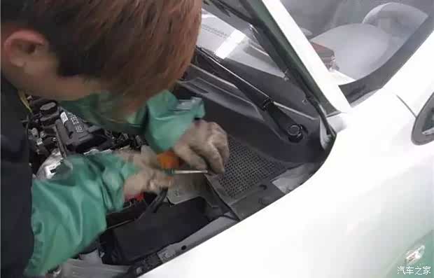 为什么雅阁十代半雨刷器刮玻璃时会发出异响