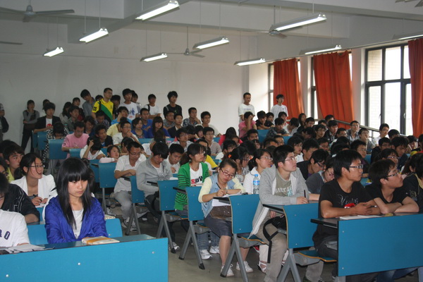 在当今时代大学生为何需要网课代刷人工服务