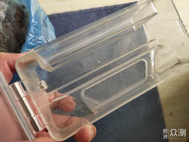 在日常维护中如何清理小米一代滚刷的缠绕问题并清洗滚刷头