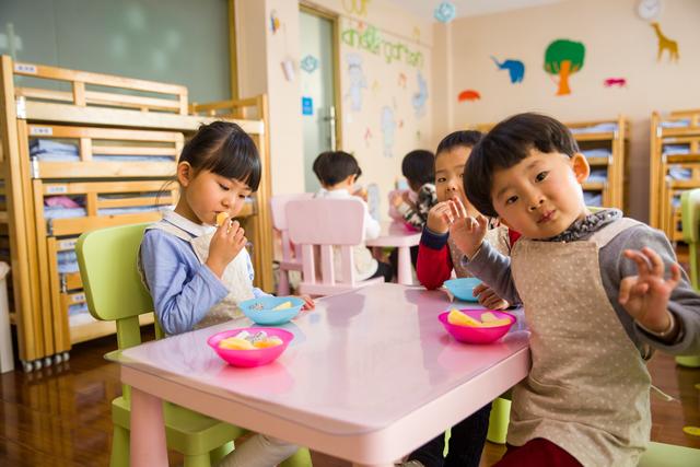 在幼儿园场景下点赞刷礼物是否违法