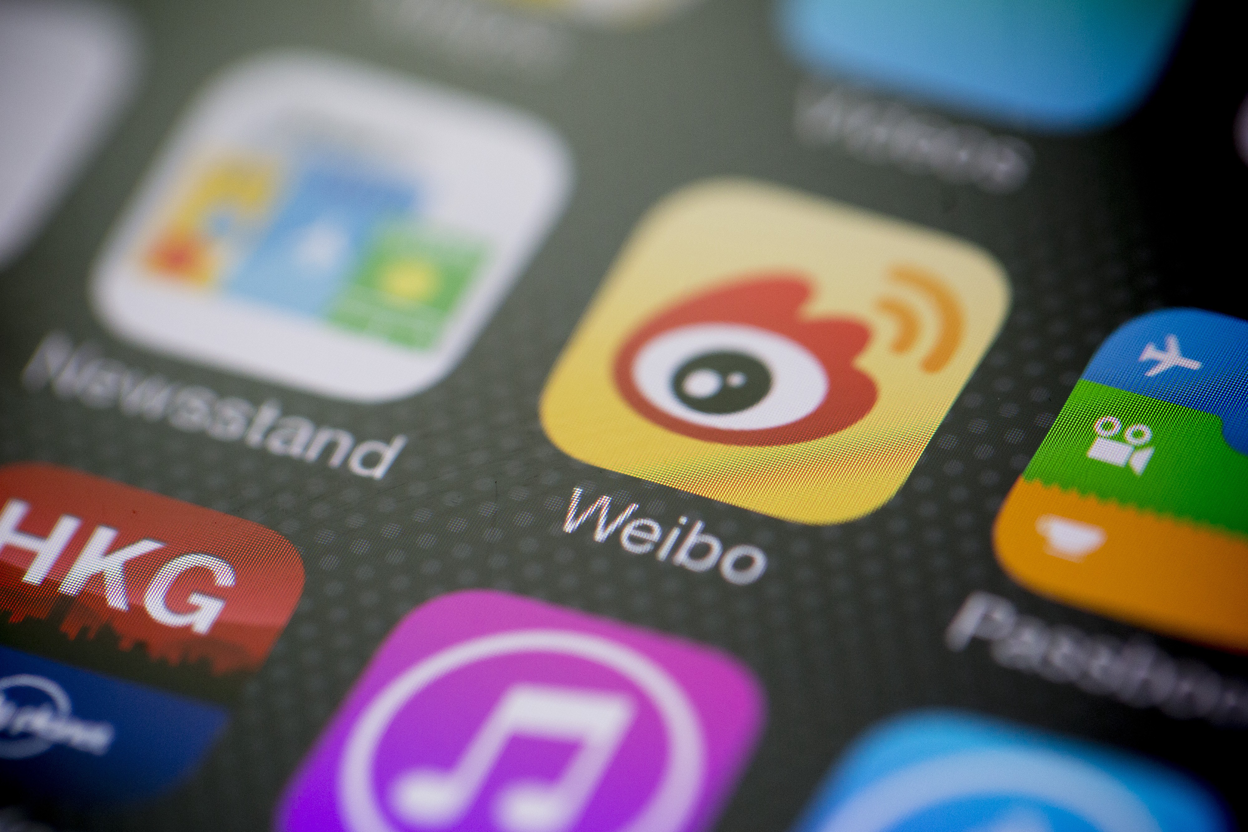 为什么社交媒体平台上的用户刷赞会突然消失不见