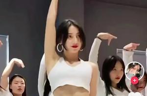 为什么在社交媒体时代人们刷抖音时如此热衷于给美女点赞的现象