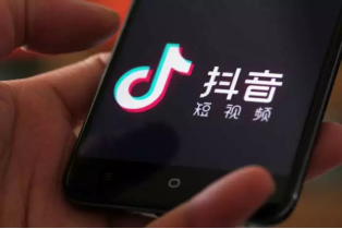当前在抖音社交媒体平台上刷点赞的行为是否违法
