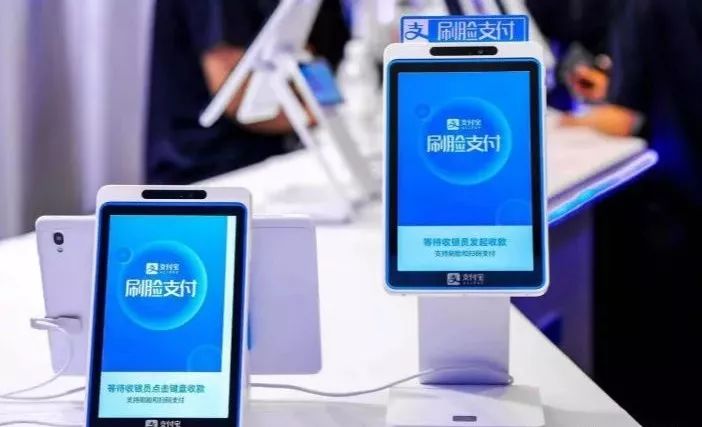 在数字营销领域有哪些软件可以帮助用户刷赞和刷评论以提高互动率