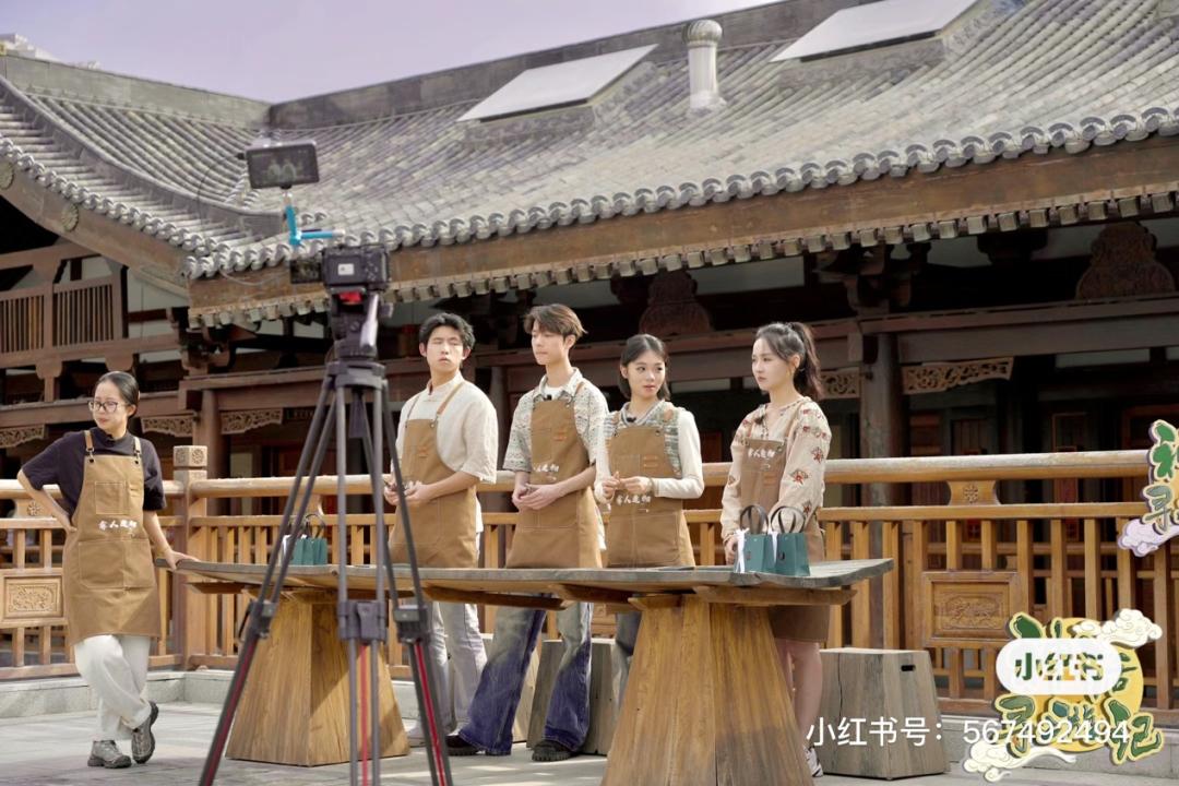 在抖音平台上刷到前男友的点赞动态你会感到好奇吗
