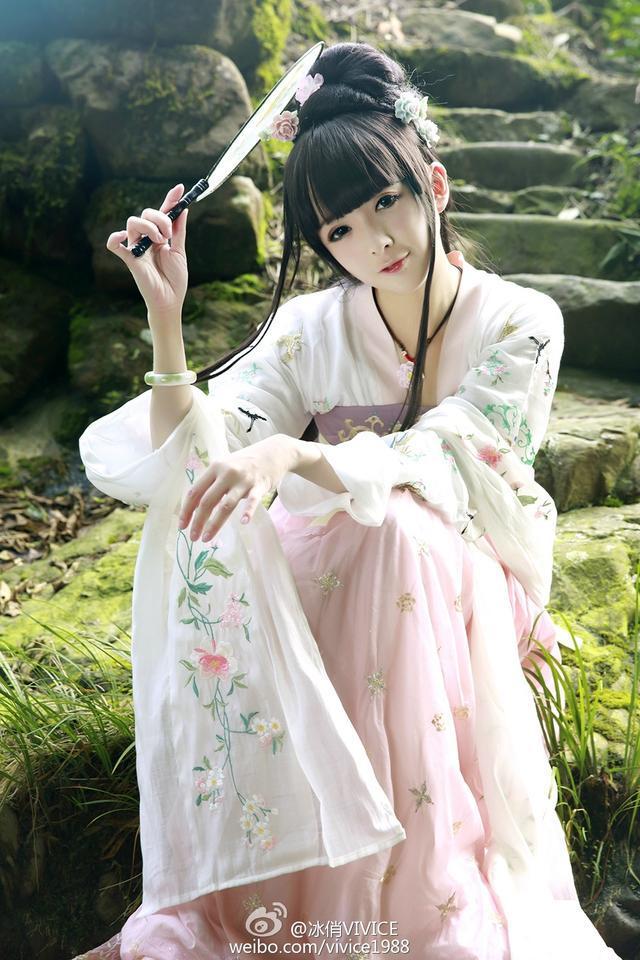 俏皮汉服婚纱照卡盟轻松搞定你的需求