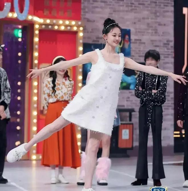 图卡盟路米娜跳舞这舞姿美得让人心动
