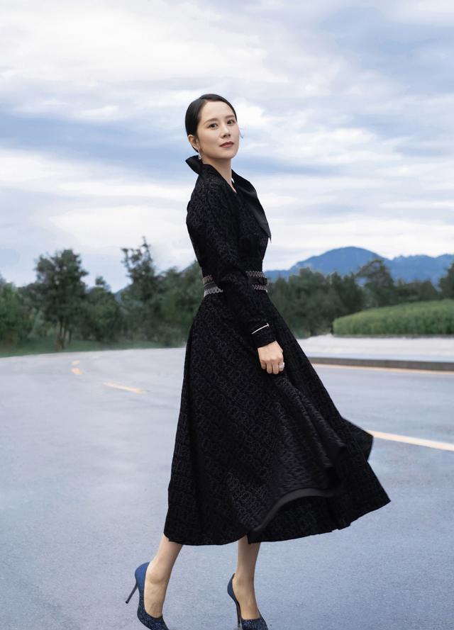 阿吉卡盟女装如何穿出独特气质风韵