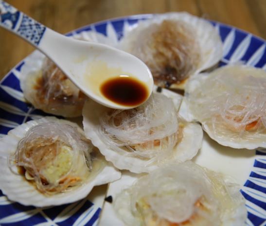 如何在家做出正宗的粉丝蒸扇贝？独家窍门与简单视频教程