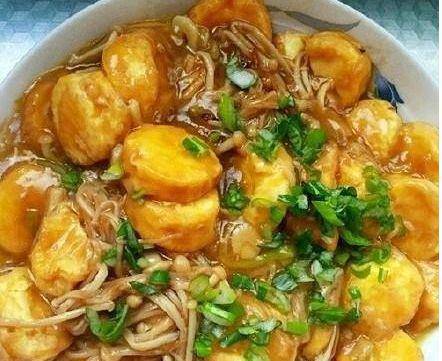 如何做出美味的金针菇豆腐煲？多种家常做法大集合！