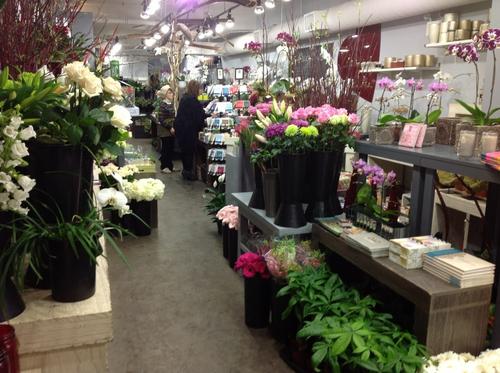两家花店如何实现盈利？成功经营秘诀在哪里？