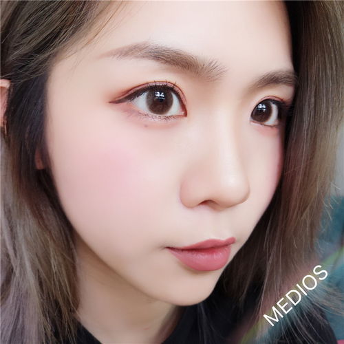 微商美瞳真的那么神奇？它们如何承诺带来迷人双眼？