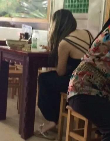 美女自力更生赚钱，这些图片真的吗？背后的故事你知道吗？