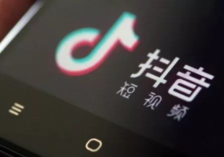 刷抖音时打QQ电话，你有没有发现能边听边刷？