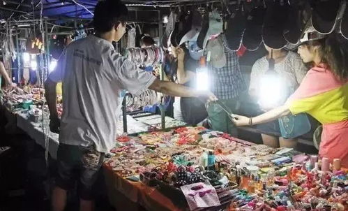 在桥下摆摊卖米粉，真的能赚到钱吗？