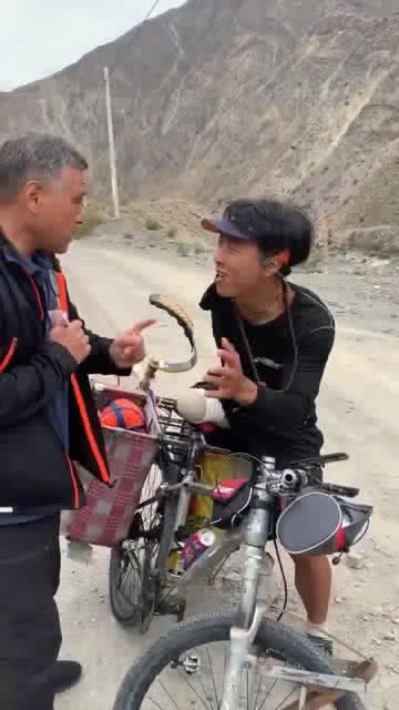 农民大爷骑车谋生，这样的方式真的能赚钱吗？