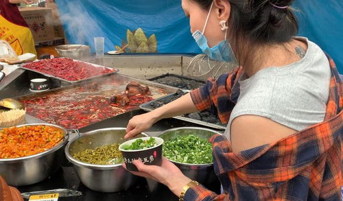 在安康摆摊卖臭豆腐，真的能赚到钱吗？