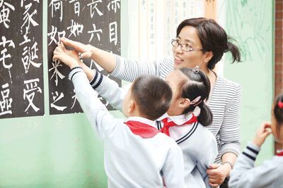 鲁班亲手打造钢琴，老师竟以此为副业？背后有何故事？