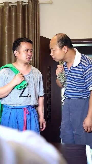靠双手收破烂赚钱，真的丢人吗？